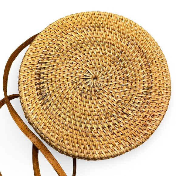 Handwoven Balinese Rattan Round Bag - Picture 4 of 12